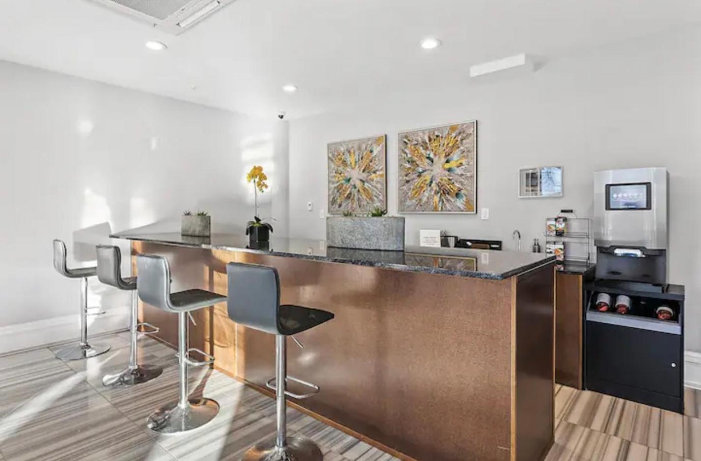 Apartment Magnificent W Rooftop Pool