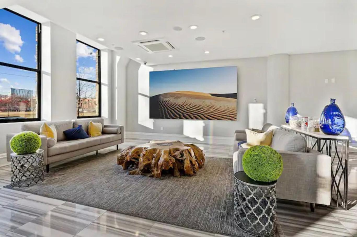 Apartment Magnificent W Rooftop Pool