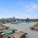 Magnificent Studio W Rooftop Pool