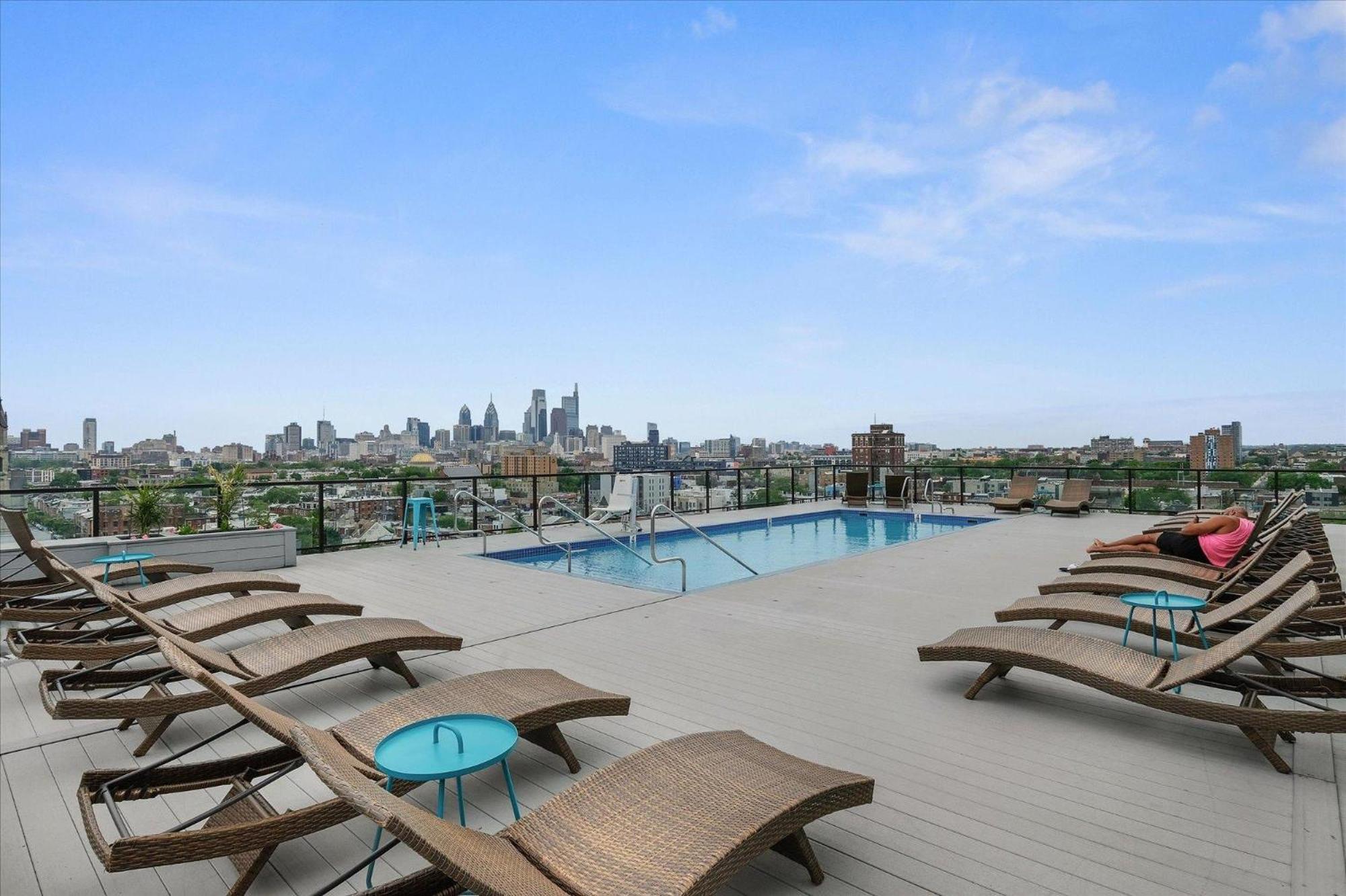Apartment Magnificent W Rooftop Pool