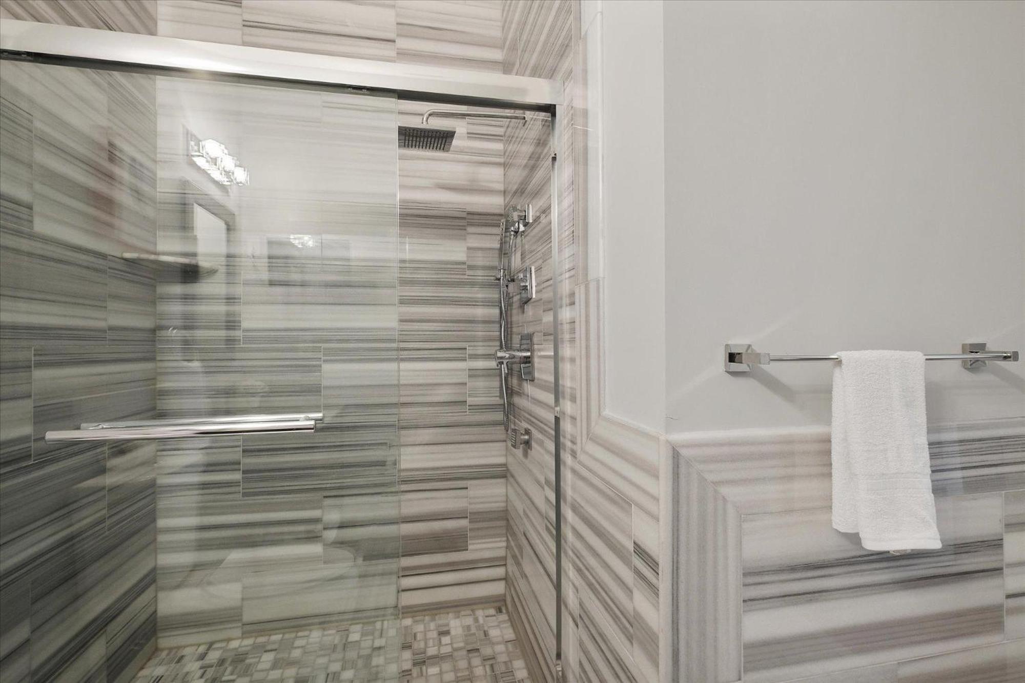 Magnificent W Rooftop Pool Apartment Philadelphia