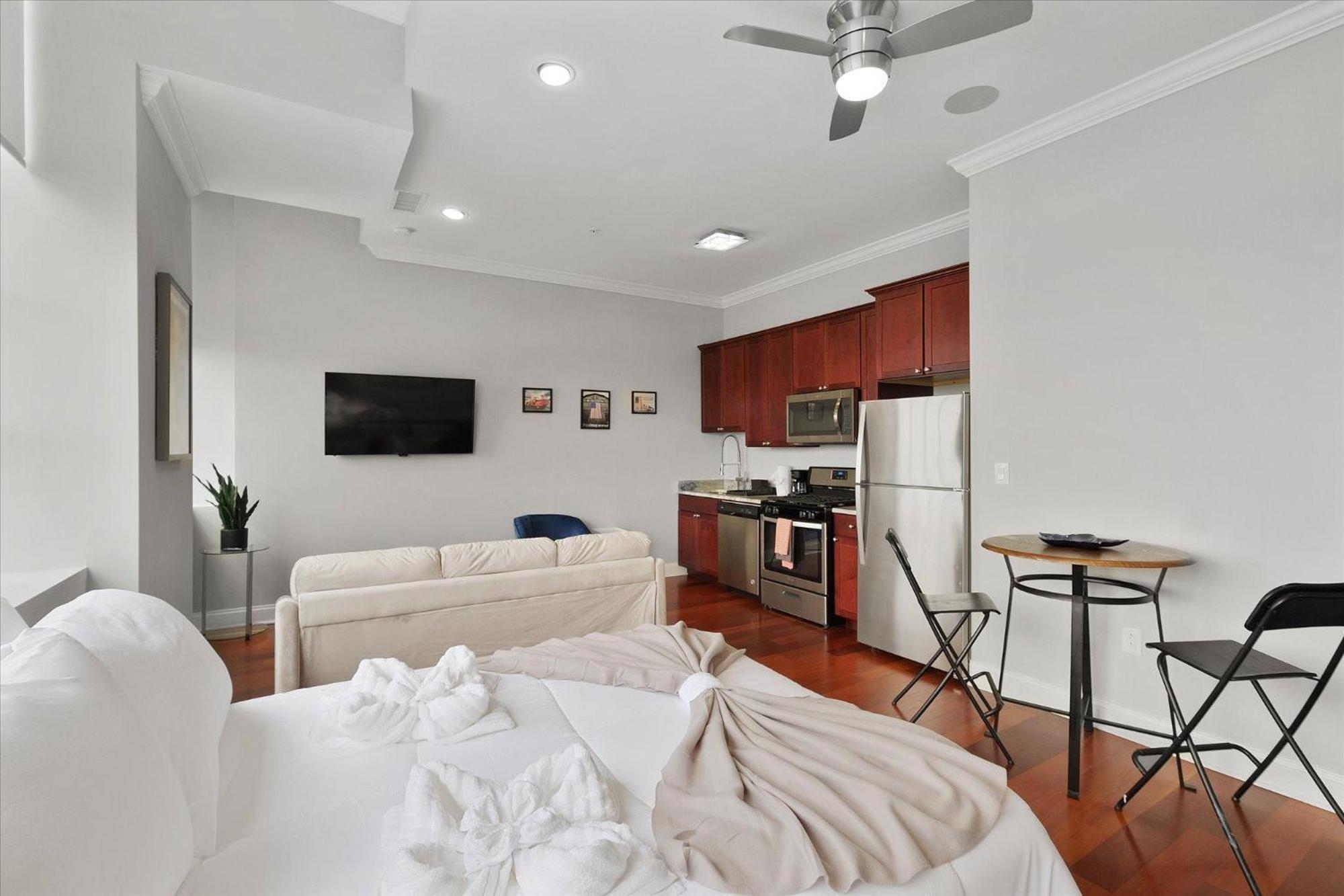 Apartment Magnificent W Rooftop Pool *