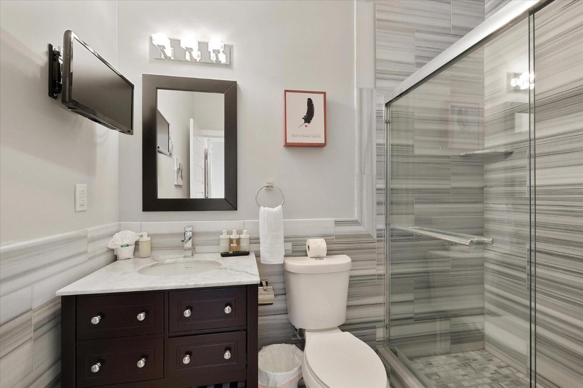 Magnificent W Rooftop Pool Apartment Philadelphia