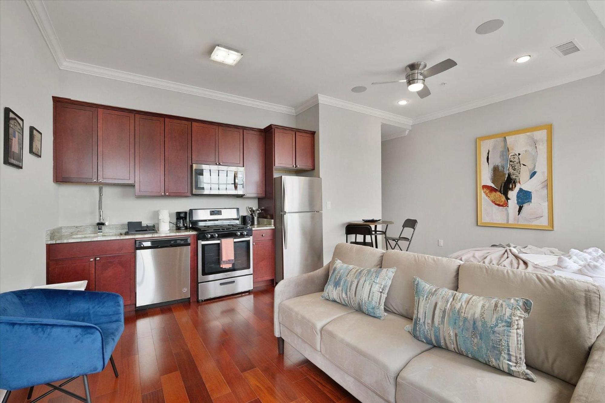 Magnificent W Rooftop Pool Apartment