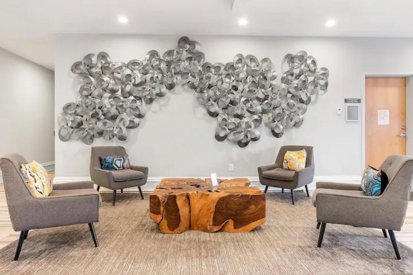 Magnificent W Rooftop Pool Apartment Philadelphia