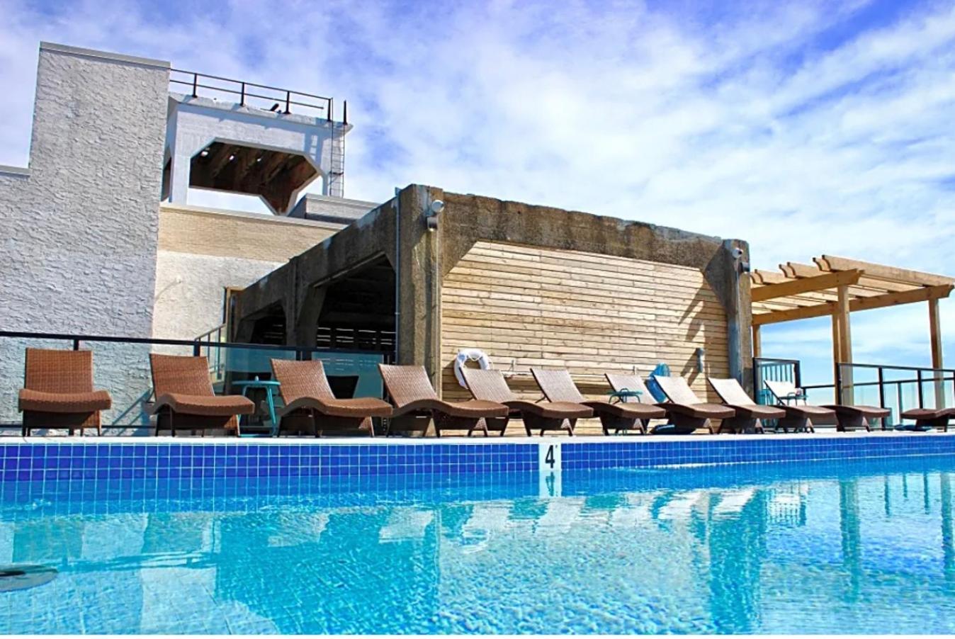 Apartment Magnificent W Rooftop Pool *